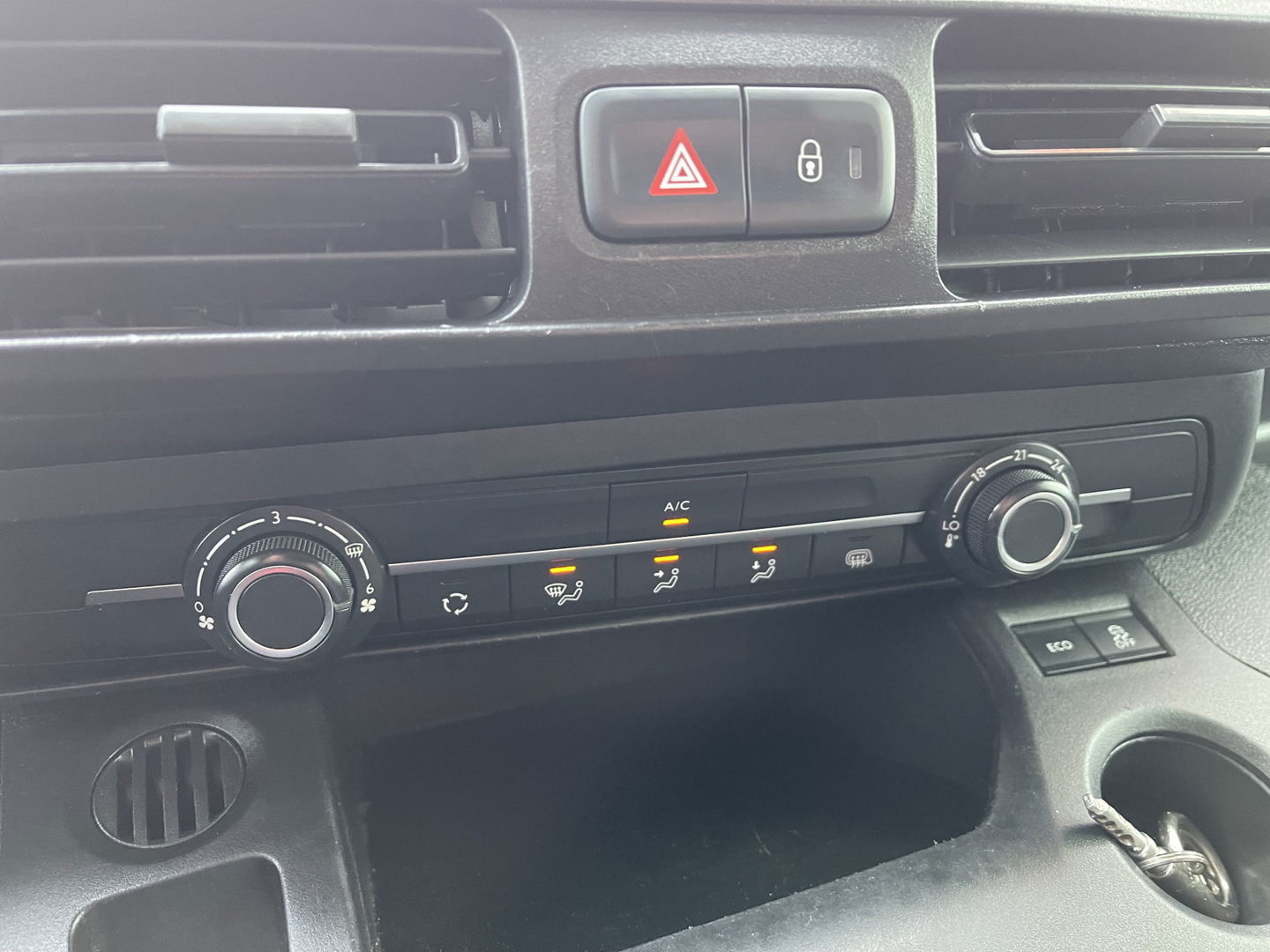 Citroën Berlingo 1.5 BlueHDI Club automaat / € 11.950 marge / lease vanaf € 201 / euro 6 diesel / airco / cruise / navigatie / camera / lichtmetalen velgen / pdc achter !