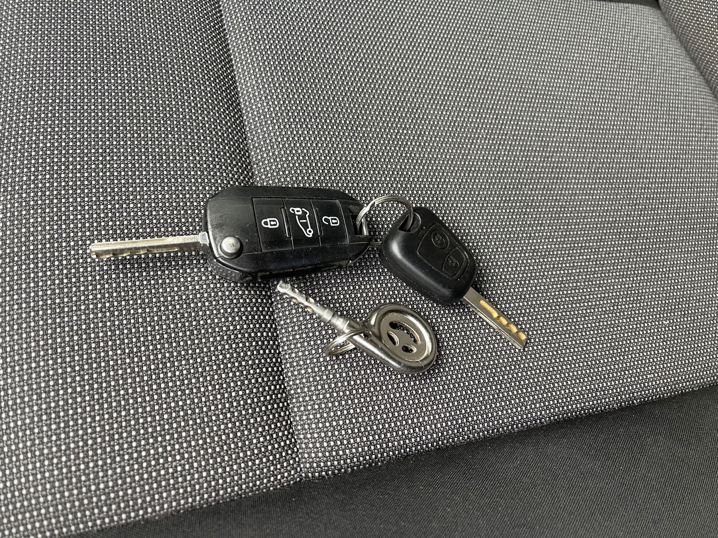 Citroën Berlingo 1.5 BlueHDI Club automaat / € 11.950 marge / lease vanaf € 201 / euro 6 diesel / airco / cruise / navigatie / camera / lichtmetalen velgen / pdc achter !