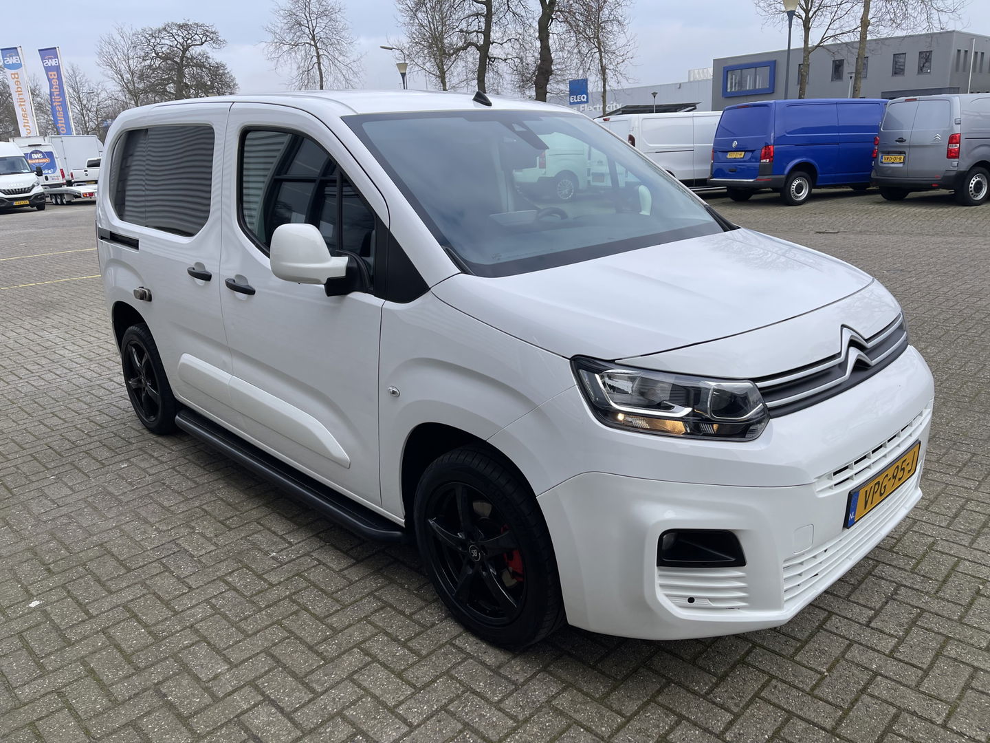 Citroën Berlingo 1.5 BlueHDI Club automaat / € 11.950 marge / lease vanaf € 201 / euro 6 diesel / airco / cruise / navigatie / camera / lichtmetalen velgen / pdc achter !