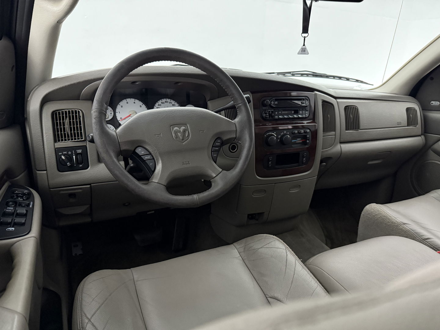 Dodge Ram 1500 5.9L V8 Magnum | LPG | 340PK | Infinity Audio | Cruise | Trekh. | Sidebars | Stoelverw. | APK tot 29-11-2026