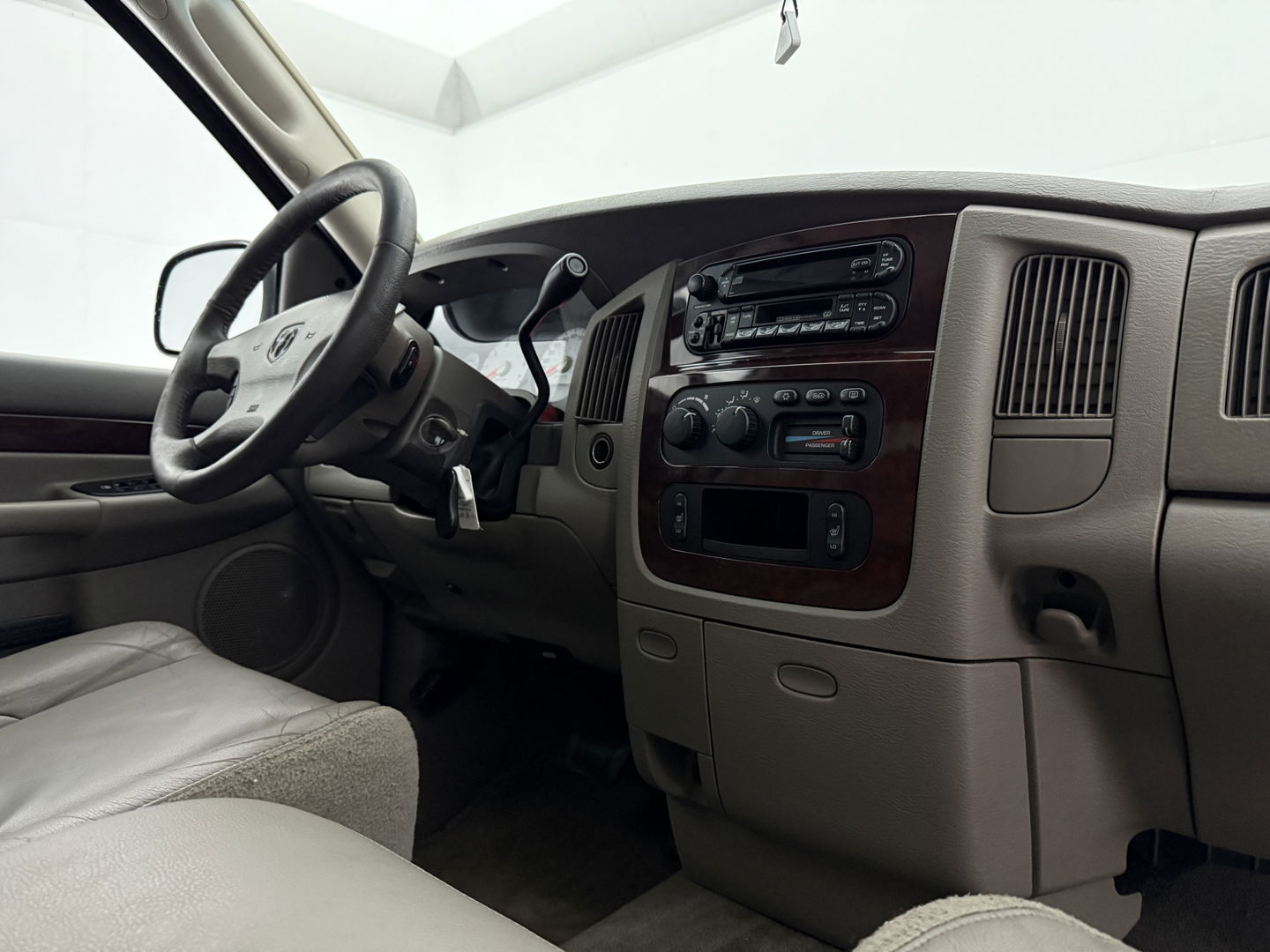 Dodge Ram 1500 5.9L V8 Magnum | LPG | 340PK | Infinity Audio | Cruise | Trekh. | Sidebars | Stoelverw. | APK tot 29-11-2026