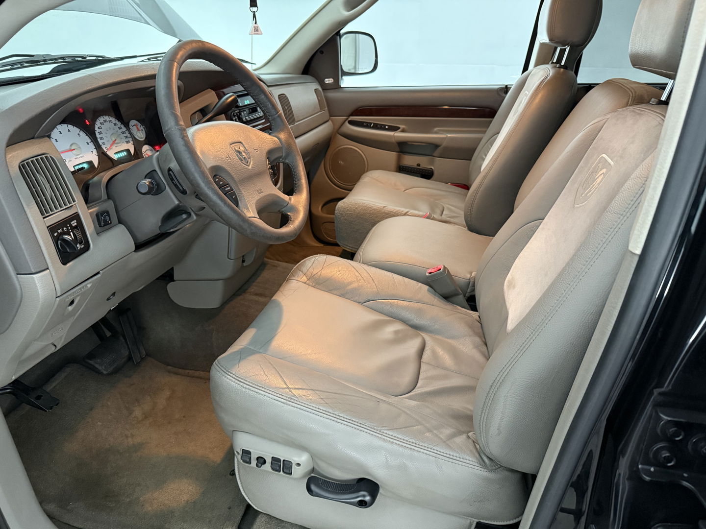 Dodge Ram 1500 5.9L V8 Magnum | LPG | 340PK | Infinity Audio | Cruise | Trekh. | Sidebars | Stoelverw. | APK tot 29-11-2026