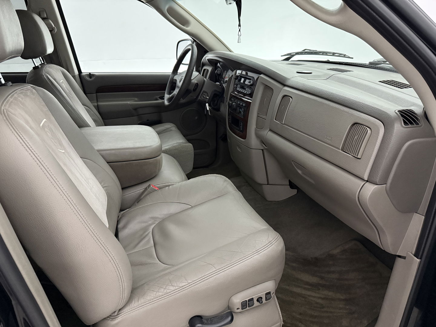 Dodge Ram 1500 5.9L V8 Magnum | LPG | 340PK | Infinity Audio | Cruise | Trekh. | Sidebars | Stoelverw. | APK tot 29-11-2026