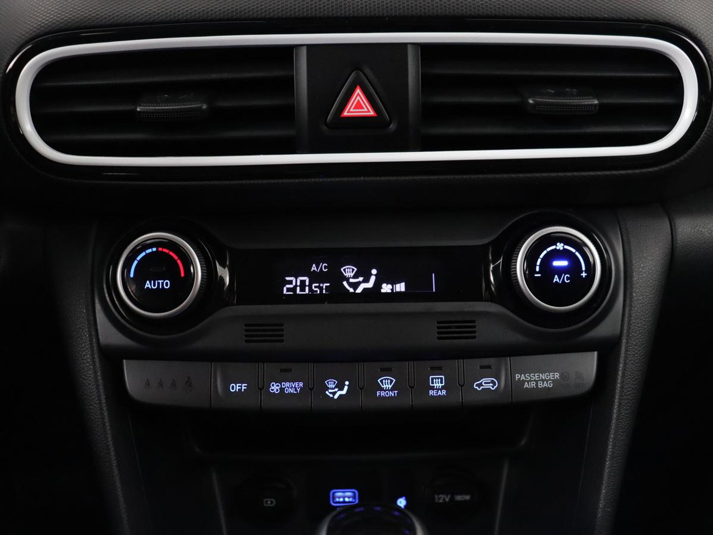 Hyundai KONA 1.6 GDI HEV Premium | Leder | Stoelventilatie | Adaptive cruise | Head-Up | Carplay | Camera | Achterbankverwarming | Navigatie | Keyless | Climate control