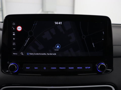 Hyundai KONA 1.6 GDI HEV Premium | Leder | Stoelventilatie | Adaptive cruise | Head-Up | Carplay | Camera | Achterbankverwarming | Navigatie | Keyless | Climate control