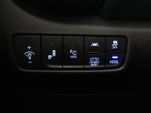 Hyundai KONA 1.6 GDI HEV Premium | Leder | Stoelventilatie | Adaptive cruise | Head-Up | Carplay | Camera | Achterbankverwarming | Navigatie | Keyless | Climate control