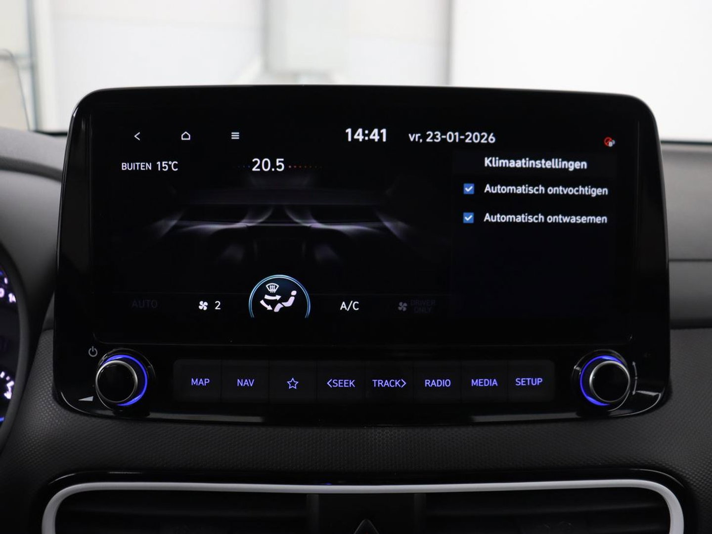 Hyundai KONA 1.6 GDI HEV Premium | Leder | Stoelventilatie | Adaptive cruise | Head-Up | Carplay | Camera | Achterbankverwarming | Navigatie | Keyless | Climate control