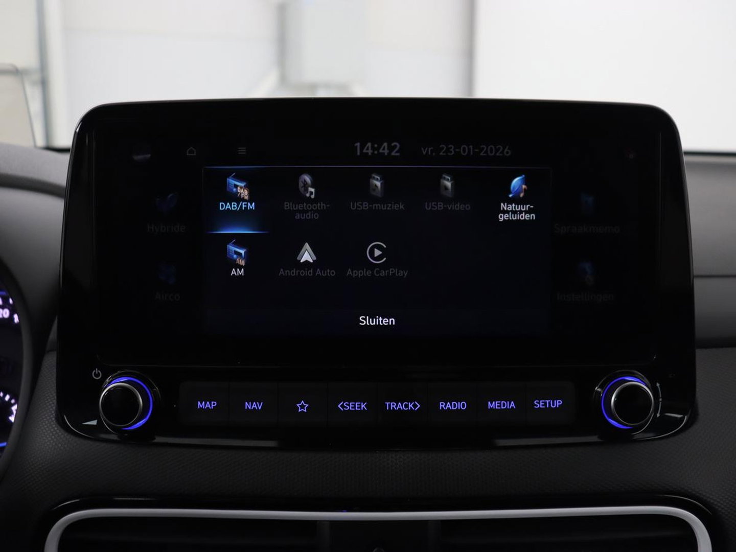 Hyundai KONA 1.6 GDI HEV Premium | Leder | Stoelventilatie | Adaptive cruise | Head-Up | Carplay | Camera | Achterbankverwarming | Navigatie | Keyless | Climate control