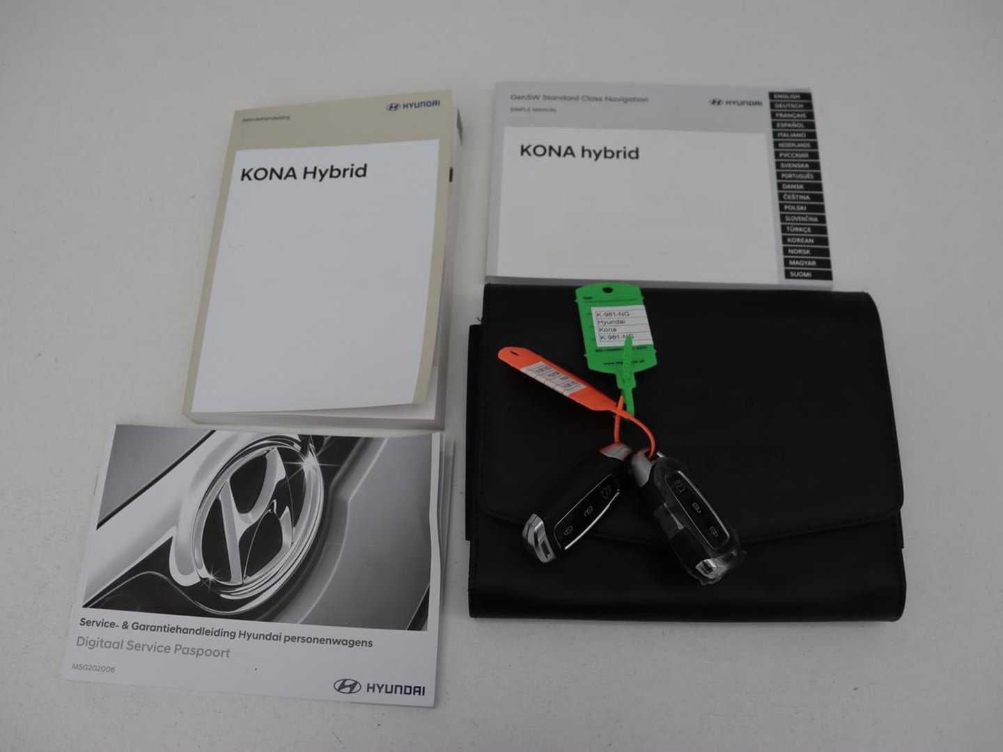 Hyundai KONA 1.6 GDI HEV Premium | Leder | Stoelventilatie | Adaptive cruise | Head-Up | Carplay | Camera | Achterbankverwarming | Navigatie | Keyless | Climate control