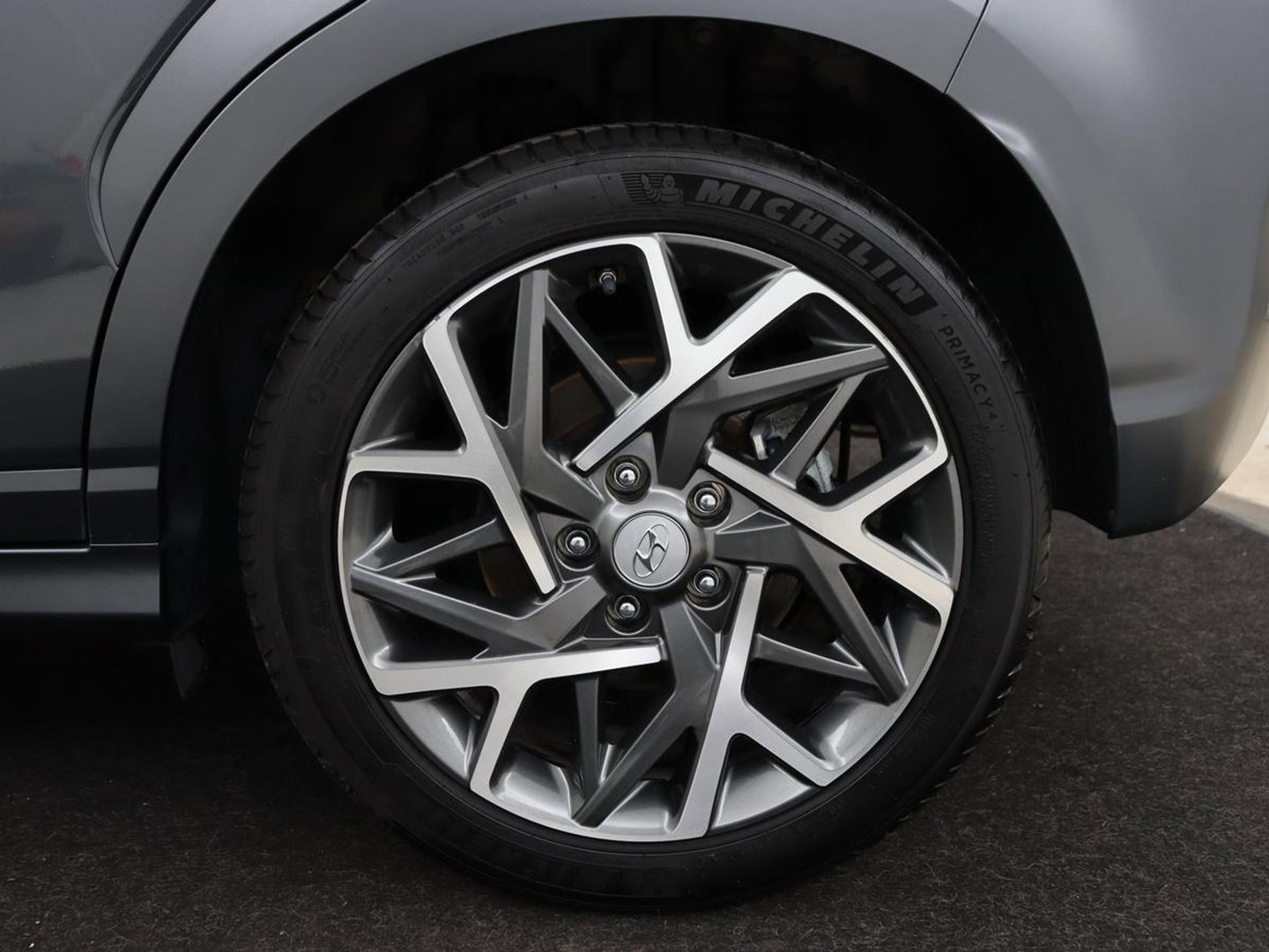 Hyundai KONA 1.6 GDI HEV Premium | Leder | Stoelventilatie | Adaptive cruise | Head-Up | Carplay | Camera | Achterbankverwarming | Navigatie | Keyless | Climate control