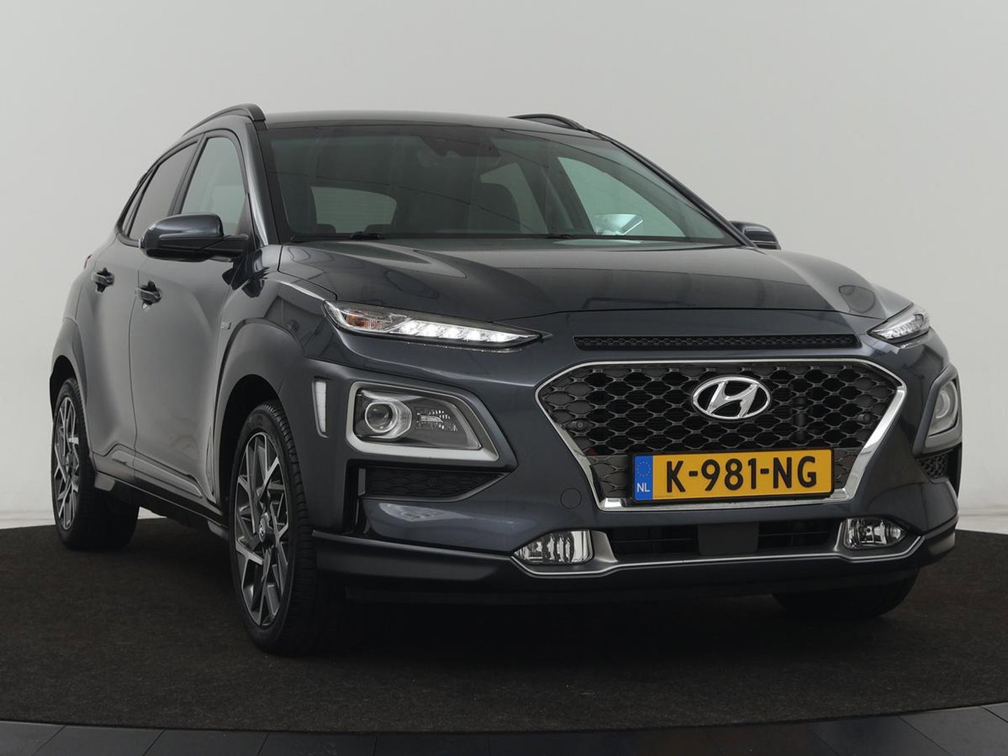 Hyundai KONA 1.6 GDI HEV Premium | Leder | Stoelventilatie | Adaptive cruise | Head-Up | Carplay | Camera | Achterbankverwarming | Navigatie | Keyless | Climate control