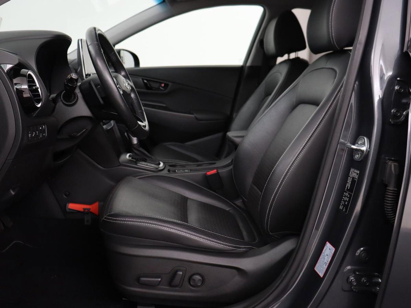 Hyundai KONA 1.6 GDI HEV Premium | Leder | Stoelventilatie | Adaptive cruise | Head-Up | Carplay | Camera | Achterbankverwarming | Navigatie | Keyless | Climate control