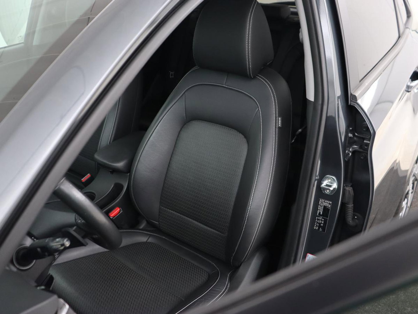 Hyundai KONA 1.6 GDI HEV Premium | Leder | Stoelventilatie | Adaptive cruise | Head-Up | Carplay | Camera | Achterbankverwarming | Navigatie | Keyless | Climate control