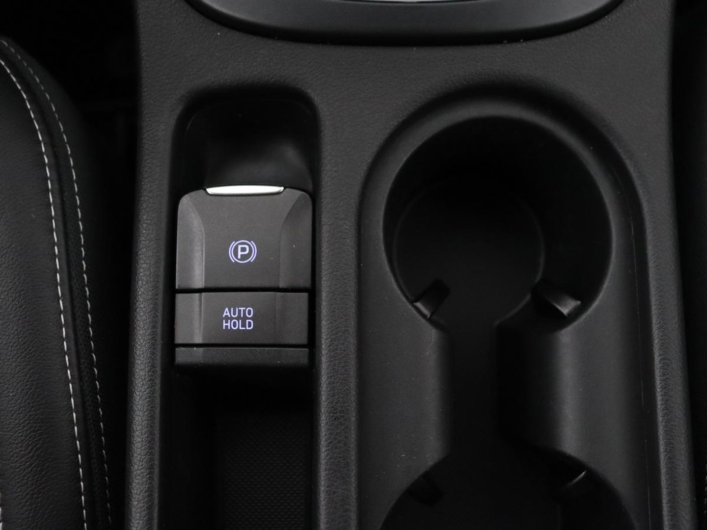 Hyundai KONA 1.6 GDI HEV Premium | Leder | Stoelventilatie | Adaptive cruise | Head-Up | Carplay | Camera | Achterbankverwarming | Navigatie | Keyless | Climate control