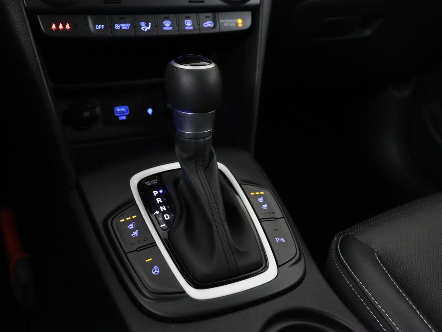 Hyundai KONA 1.6 GDI HEV Premium | Leder | Stoelventilatie | Adaptive cruise | Head-Up | Carplay | Camera | Achterbankverwarming | Navigatie | Keyless | Climate control