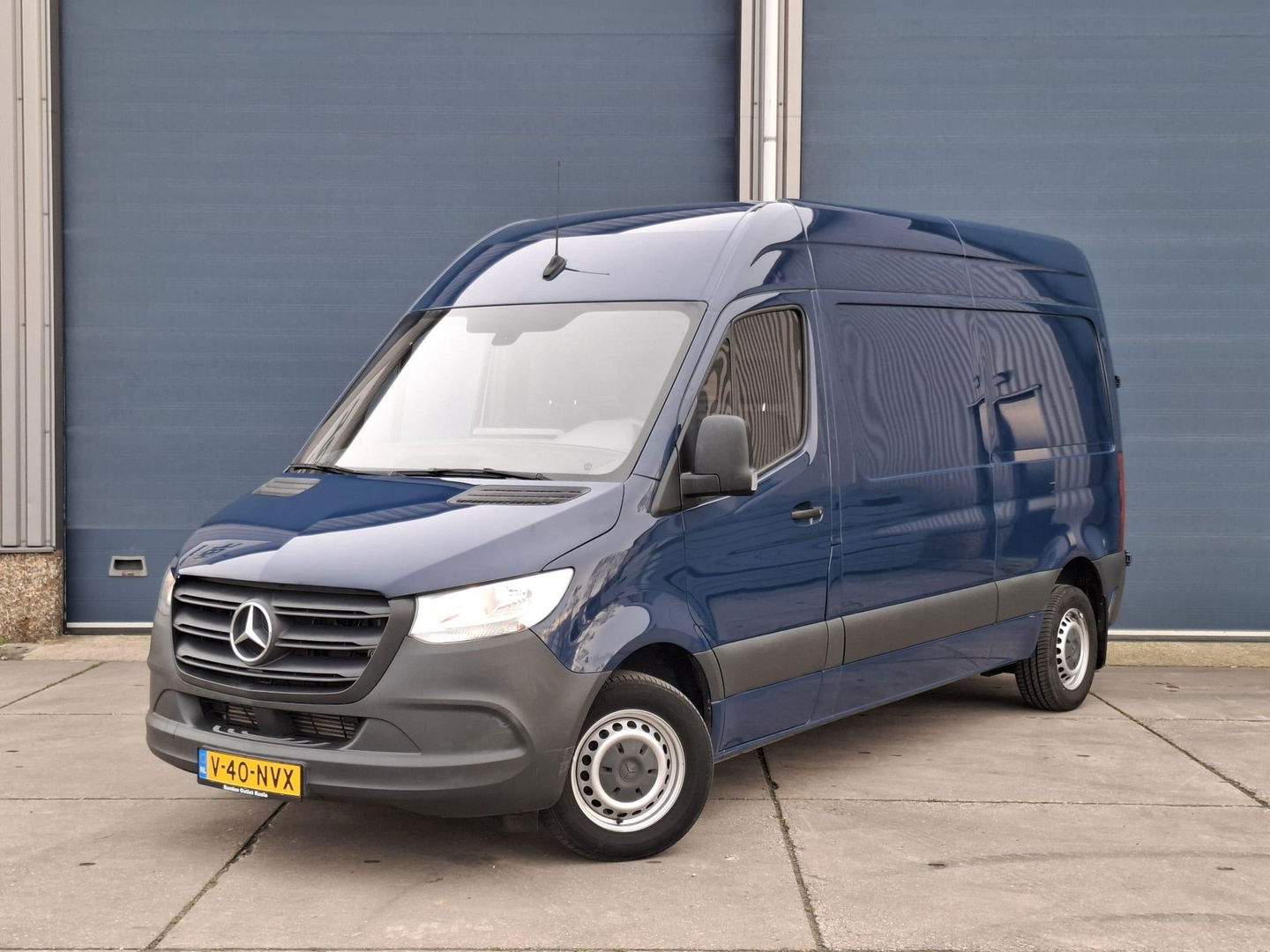 Mercedes-Benz Sprinter 311 CDI GB L2 FWD Functional 3.5T / AIRCO / CAMERA / 3 ZITS / DEALER ONDERHOUDEN / NAVI