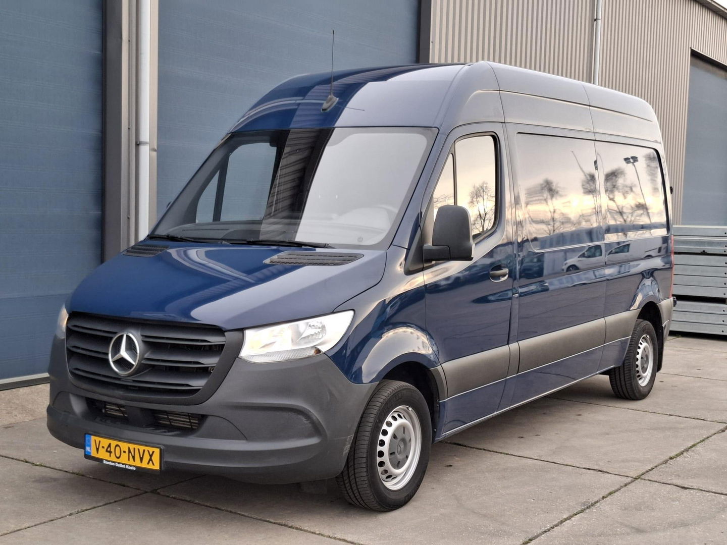 Mercedes-Benz Sprinter 311 CDI GB L2 FWD Functional 3.5T / AIRCO / CAMERA / 3 ZITS / DEALER ONDERHOUDEN / NAVI