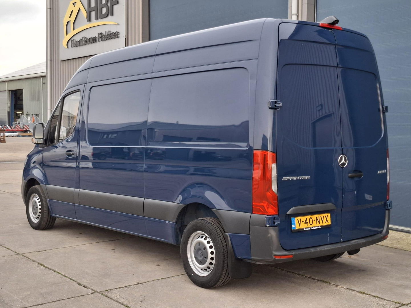 Mercedes-Benz Sprinter 311 CDI GB L2 FWD Functional 3.5T / AIRCO / CAMERA / 3 ZITS / DEALER ONDERHOUDEN / NAVI