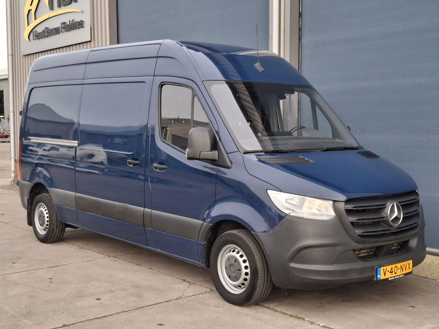 Mercedes-Benz Sprinter 311 CDI GB L2 FWD Functional 3.5T / AIRCO / CAMERA / 3 ZITS / DEALER ONDERHOUDEN / NAVI