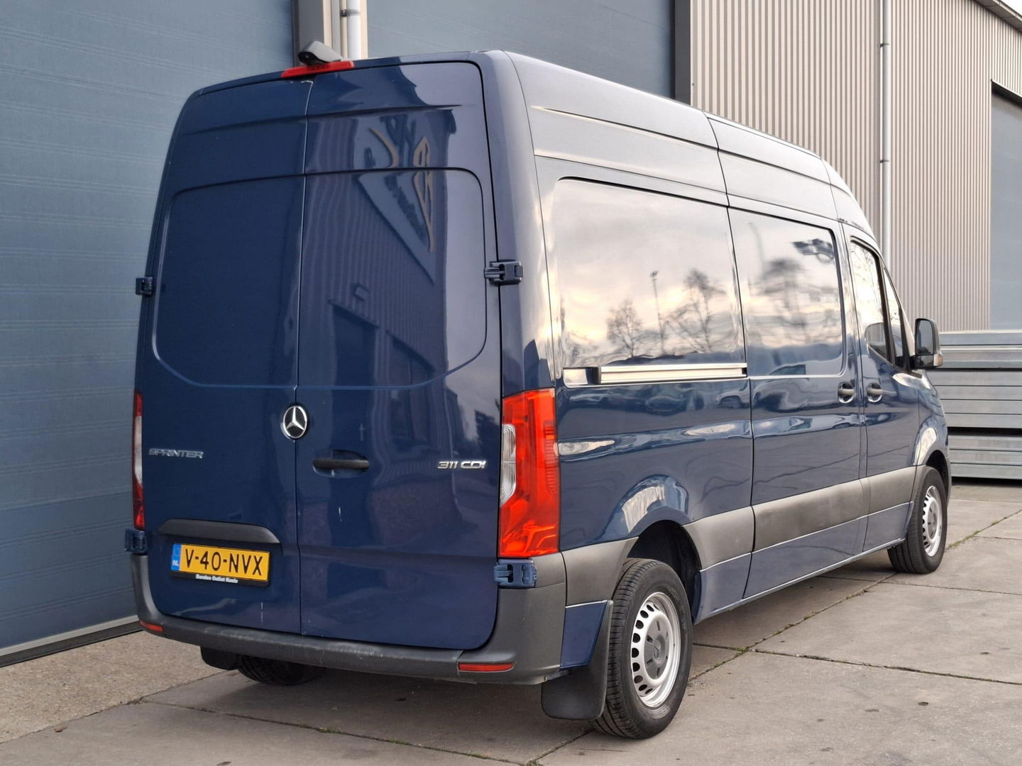 Mercedes-Benz Sprinter 311 CDI GB L2 FWD Functional 3.5T / AIRCO / CAMERA / 3 ZITS / DEALER ONDERHOUDEN / NAVI
