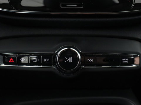 Volvo XC40 1.5 T2 Business Pro | Trekhaak | Camera | Carplay | Adaptive cruise | Keyless | Full LED | Navigatie | Parkeerhulp | Digital Cockpit | Climate control | Bluetooth