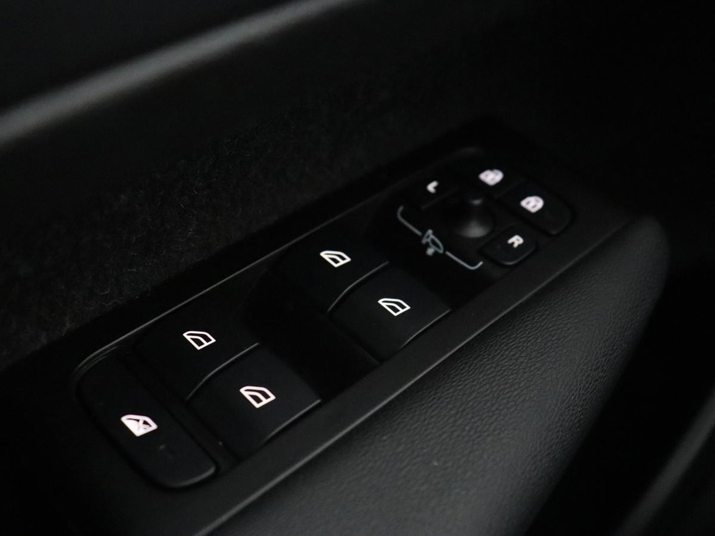 Volvo XC40 1.5 T2 Business Pro | Trekhaak | Camera | Carplay | Adaptive cruise | Keyless | Full LED | Navigatie | Parkeerhulp | Digital Cockpit | Climate control | Bluetooth