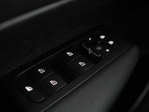 Volvo XC40 1.5 T2 Business Pro | Trekhaak | Camera | Carplay | Adaptive cruise | Keyless | Full LED | Navigatie | Parkeerhulp | Digital Cockpit | Climate control | Bluetooth