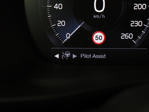 Volvo XC40 1.5 T2 Business Pro | Trekhaak | Camera | Carplay | Adaptive cruise | Keyless | Full LED | Navigatie | Parkeerhulp | Digital Cockpit | Climate control | Bluetooth