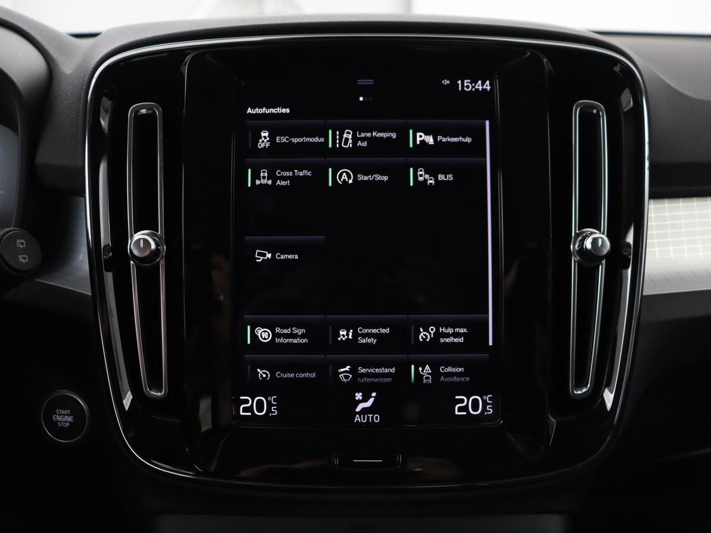 Volvo XC40 1.5 T2 Business Pro | Trekhaak | Camera | Carplay | Adaptive cruise | Keyless | Full LED | Navigatie | Parkeerhulp | Digital Cockpit | Climate control | Bluetooth