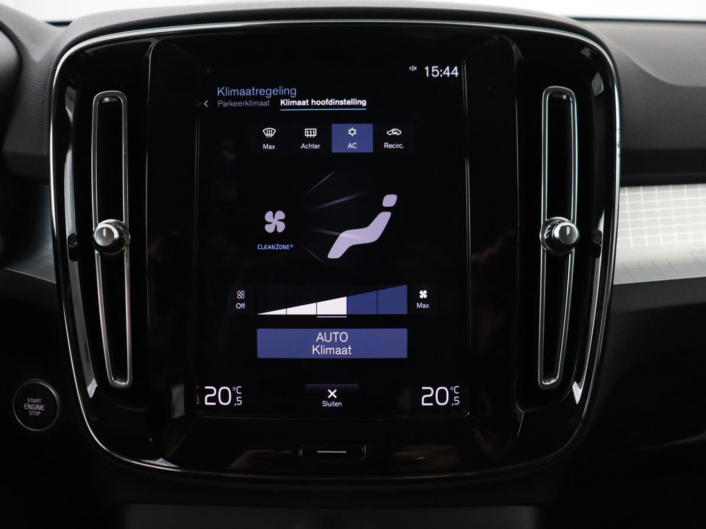 Volvo XC40 1.5 T2 Business Pro | Trekhaak | Camera | Carplay | Adaptive cruise | Keyless | Full LED | Navigatie | Parkeerhulp | Digital Cockpit | Climate control | Bluetooth