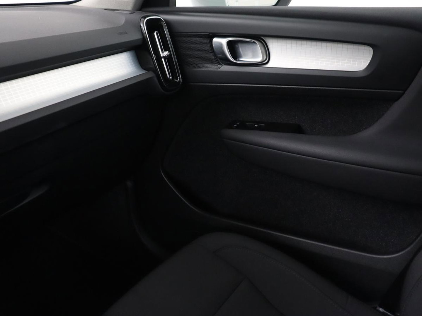 Volvo XC40 1.5 T2 Business Pro | Trekhaak | Camera | Carplay | Adaptive cruise | Keyless | Full LED | Navigatie | Parkeerhulp | Digital Cockpit | Climate control | Bluetooth