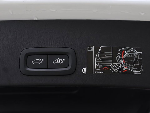 Volvo XC40 1.5 T2 Business Pro | Trekhaak | Camera | Carplay | Adaptive cruise | Keyless | Full LED | Navigatie | Parkeerhulp | Digital Cockpit | Climate control | Bluetooth