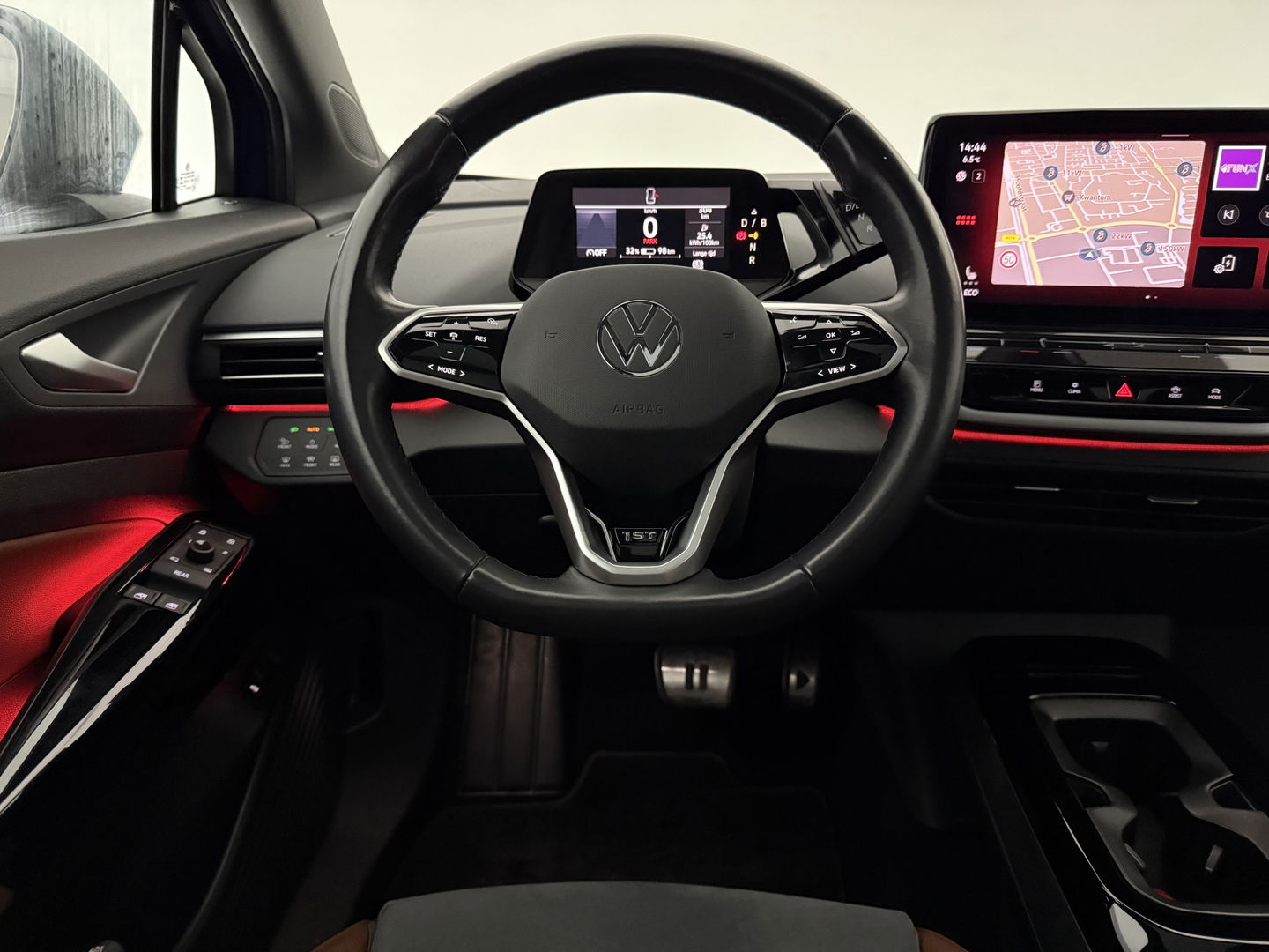 Volkswagen ID.4 First Max 77 kWh | SOH 88% | Snelladen | Pano | HuD | Virtual | IQ Lights | 360° | Memory | Sfeer | Stoel/Stuur verw. | Adap. Cruise | Carplay | NAP
