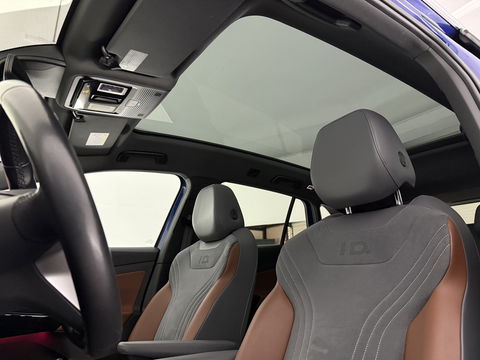 Volkswagen ID.4 First Max 77 kWh | SOH 88% | Snelladen | Pano | HuD | Virtual | IQ Lights | 360° | Memory | Sfeer | Stoel/Stuur verw. | Adap. Cruise | Carplay | NAP