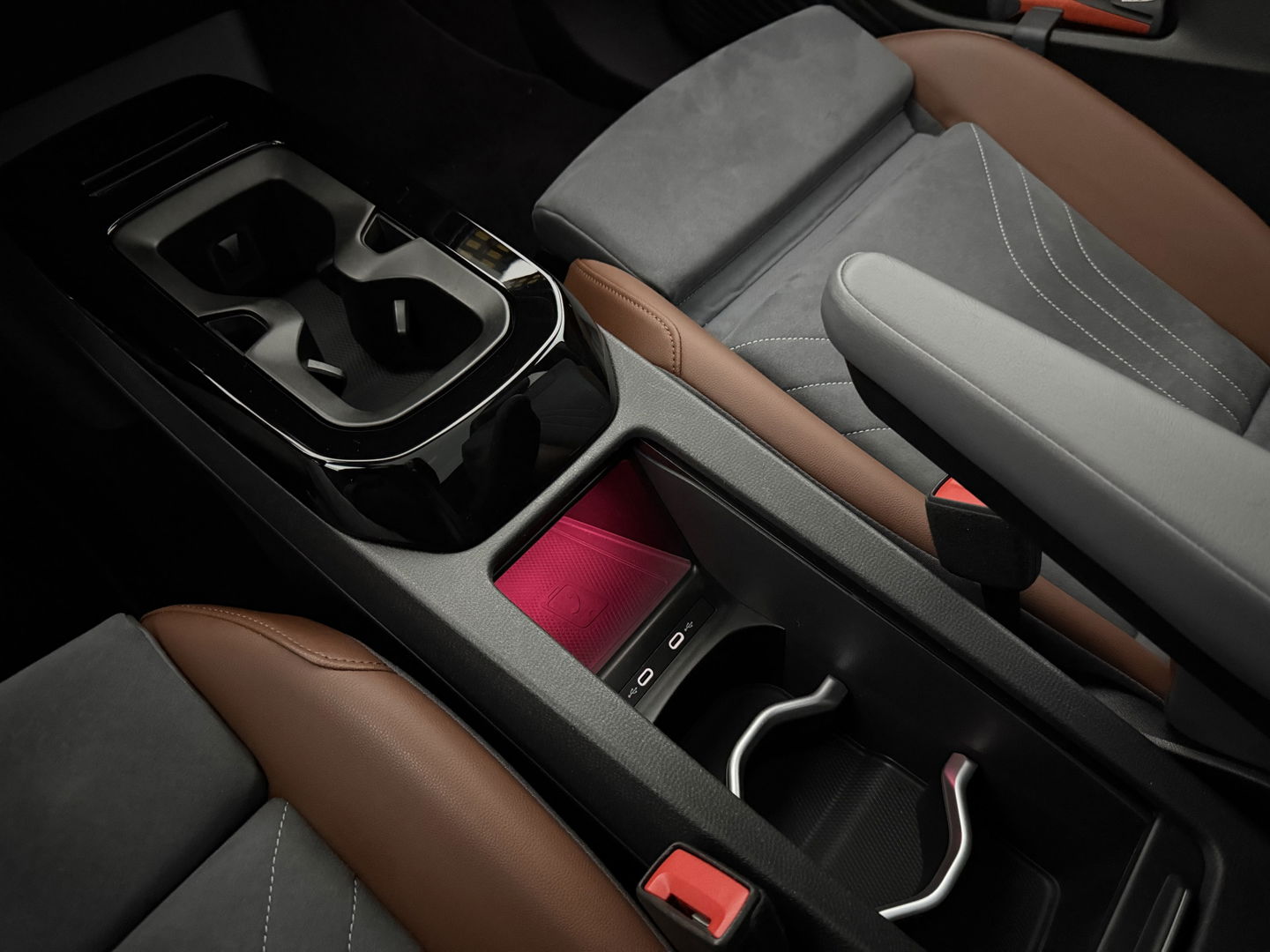 Volkswagen ID.4 First Max 77 kWh | SOH 88% | Snelladen | Pano | HuD | Virtual | IQ Lights | 360° | Memory | Sfeer | Stoel/Stuur verw. | Adap. Cruise | Carplay | NAP