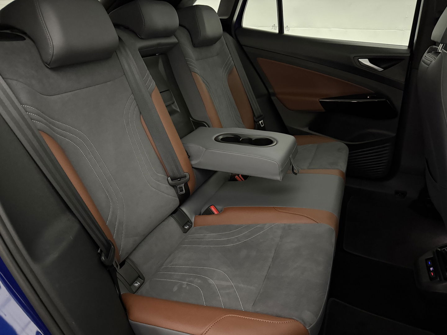 Volkswagen ID.4 First Max 77 kWh | SOH 88% | Snelladen | Pano | HuD | Virtual | IQ Lights | 360° | Memory | Sfeer | Stoel/Stuur verw. | Adap. Cruise | Carplay | NAP