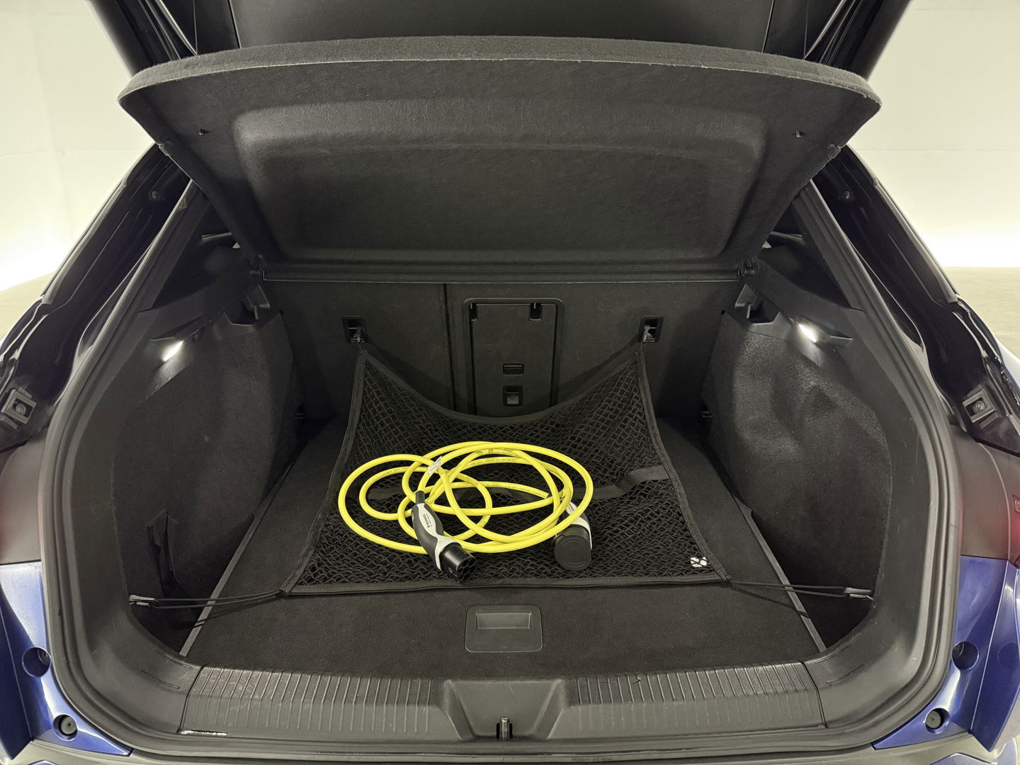 Volkswagen ID.4 First Max 77 kWh | SOH 88% | Snelladen | Pano | HuD | Virtual | IQ Lights | 360° | Memory | Sfeer | Stoel/Stuur verw. | Adap. Cruise | Carplay | NAP