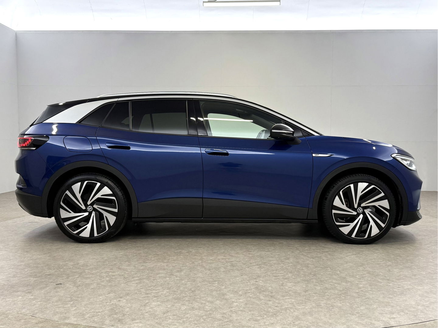 Volkswagen ID.4 First Max 77 kWh | SOH 88% | Snelladen | Pano | HuD | Virtual | IQ Lights | 360° | Memory | Sfeer | Stoel/Stuur verw. | Adap. Cruise | Carplay | NAP