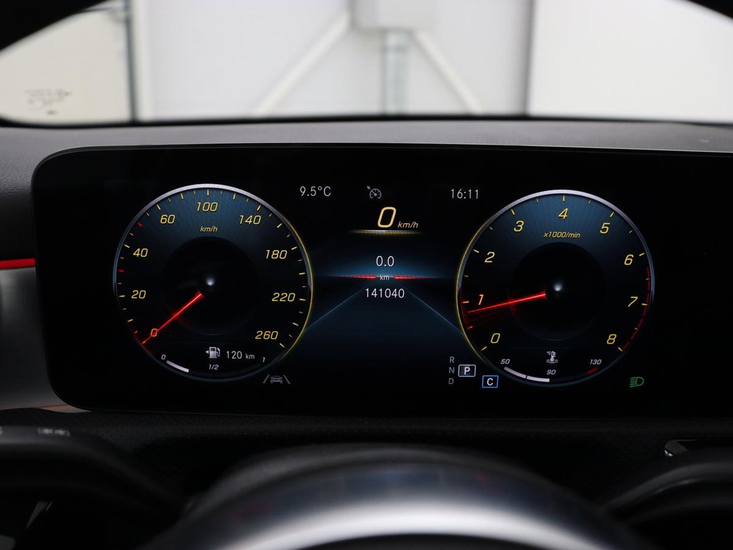 Mercedes-Benz A-Klasse 180 AMG | Stoelverwarming | Leder/Alcantara | Sfeerverlichting | Widescreen | Full LED | Park Assist | Navigatie | Sportstoelen | Climate control | Cruise control