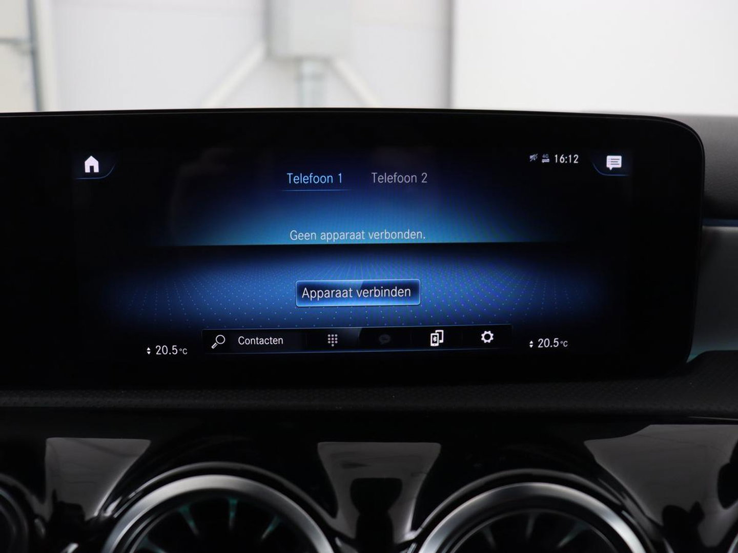 Mercedes-Benz A-Klasse 180 AMG | Stoelverwarming | Leder/Alcantara | Sfeerverlichting | Widescreen | Full LED | Park Assist | Navigatie | Sportstoelen | Climate control | Cruise control