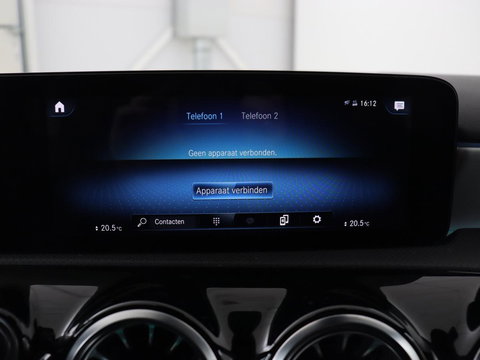 Mercedes-Benz A-Klasse 180 AMG | Stoelverwarming | Leder/Alcantara | Sfeerverlichting | Widescreen | Full LED | Park Assist | Navigatie | Sportstoelen | Climate control | Cruise control