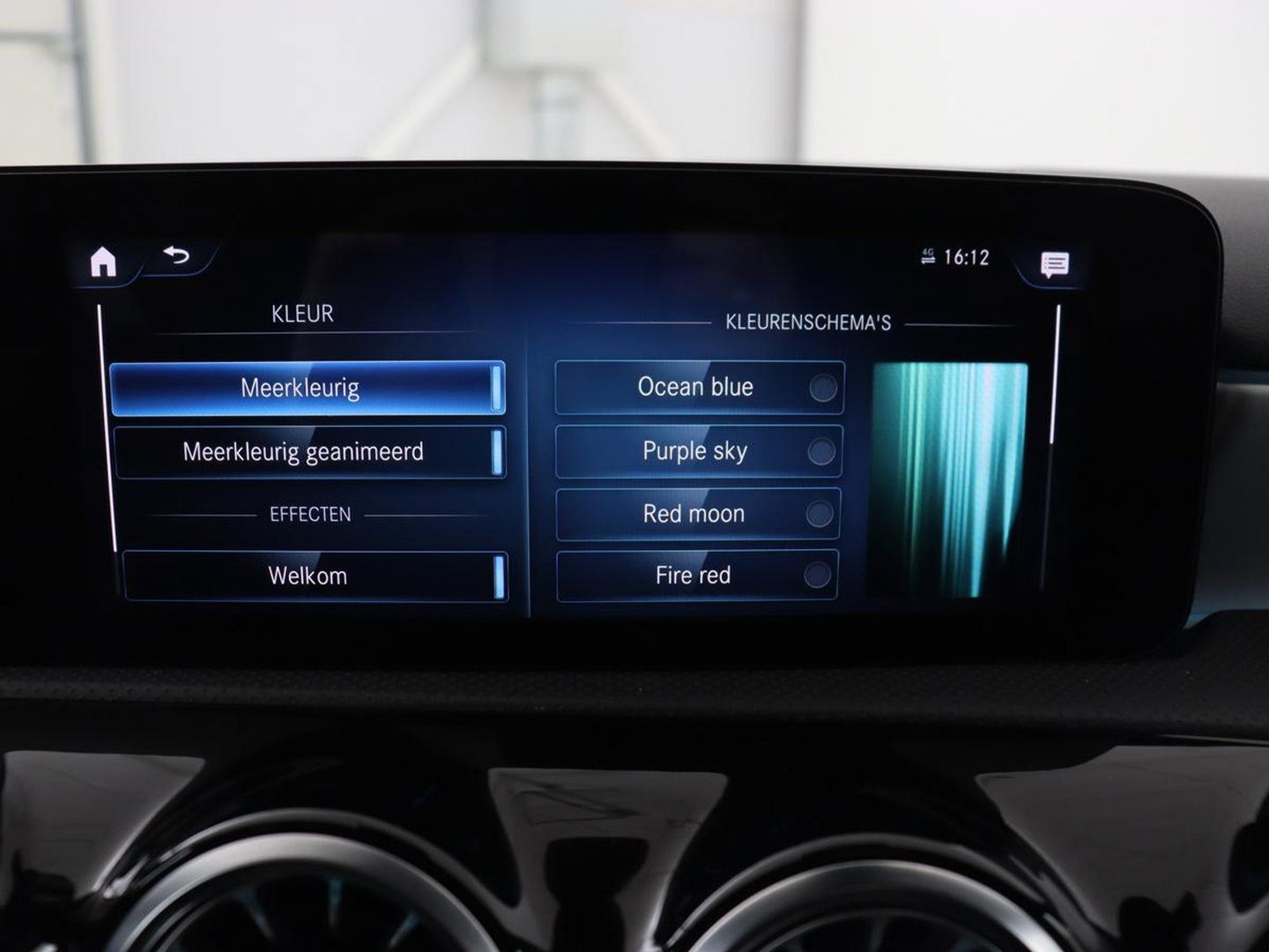 Mercedes-Benz A-Klasse 180 AMG | Stoelverwarming | Leder/Alcantara | Sfeerverlichting | Widescreen | Full LED | Park Assist | Navigatie | Sportstoelen | Climate control | Cruise control