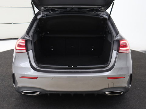 Mercedes-Benz A-Klasse 180 AMG | Stoelverwarming | Leder/Alcantara | Sfeerverlichting | Widescreen | Full LED | Park Assist | Navigatie | Sportstoelen | Climate control | Cruise control