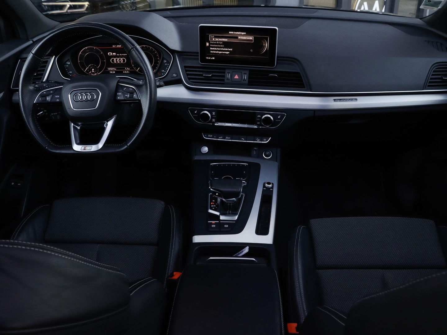 Audi Q5 55 TFSI e quattro Competition Panodak | Luchtvering | Trekhaak | Adaptive Cruise