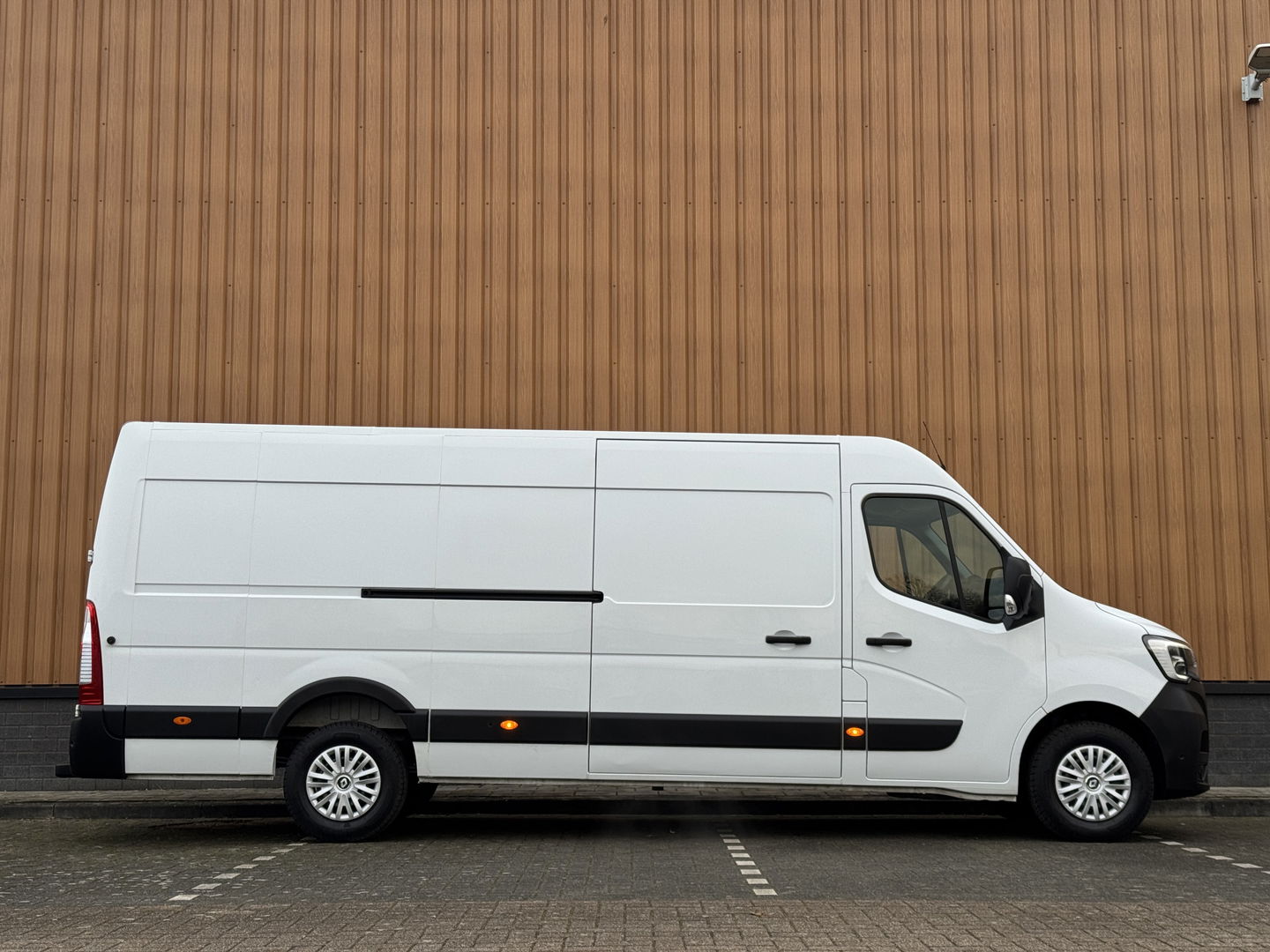 Renault Master T35 2.3 dCi 145 L4H2 EL Energy Comfort | Ex. BTW | Parkeersensoren | Bluetooth | Cruise Control | Airconditioning | USB |
