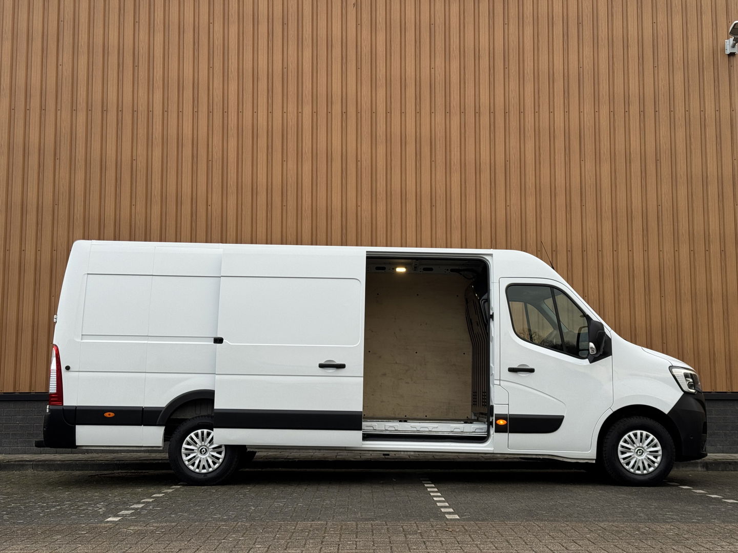 Renault Master T35 2.3 dCi 145 L4H2 EL Energy Comfort | Marge! | Ideale basis voor camper! | Parkeersensoren | Bluetooth | Cruise Control | Airconditioning | USB |
