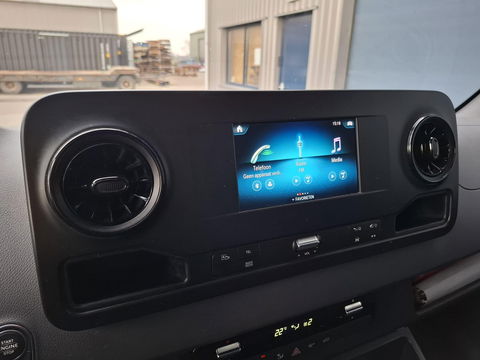 Mercedes-Benz Sprinter 311 CDI GB L2 FWD Functional 3.5T / AIRCO / CAMERA / 3 ZITS / DEALER ONDERHOUDEN / NAVI