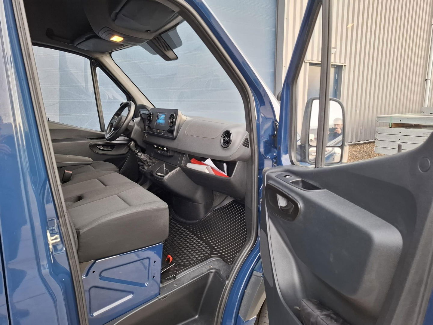 Mercedes-Benz Sprinter 311 CDI GB L2 FWD Functional 3.5T / AIRCO / CAMERA / 3 ZITS / DEALER ONDERHOUDEN / NAVI