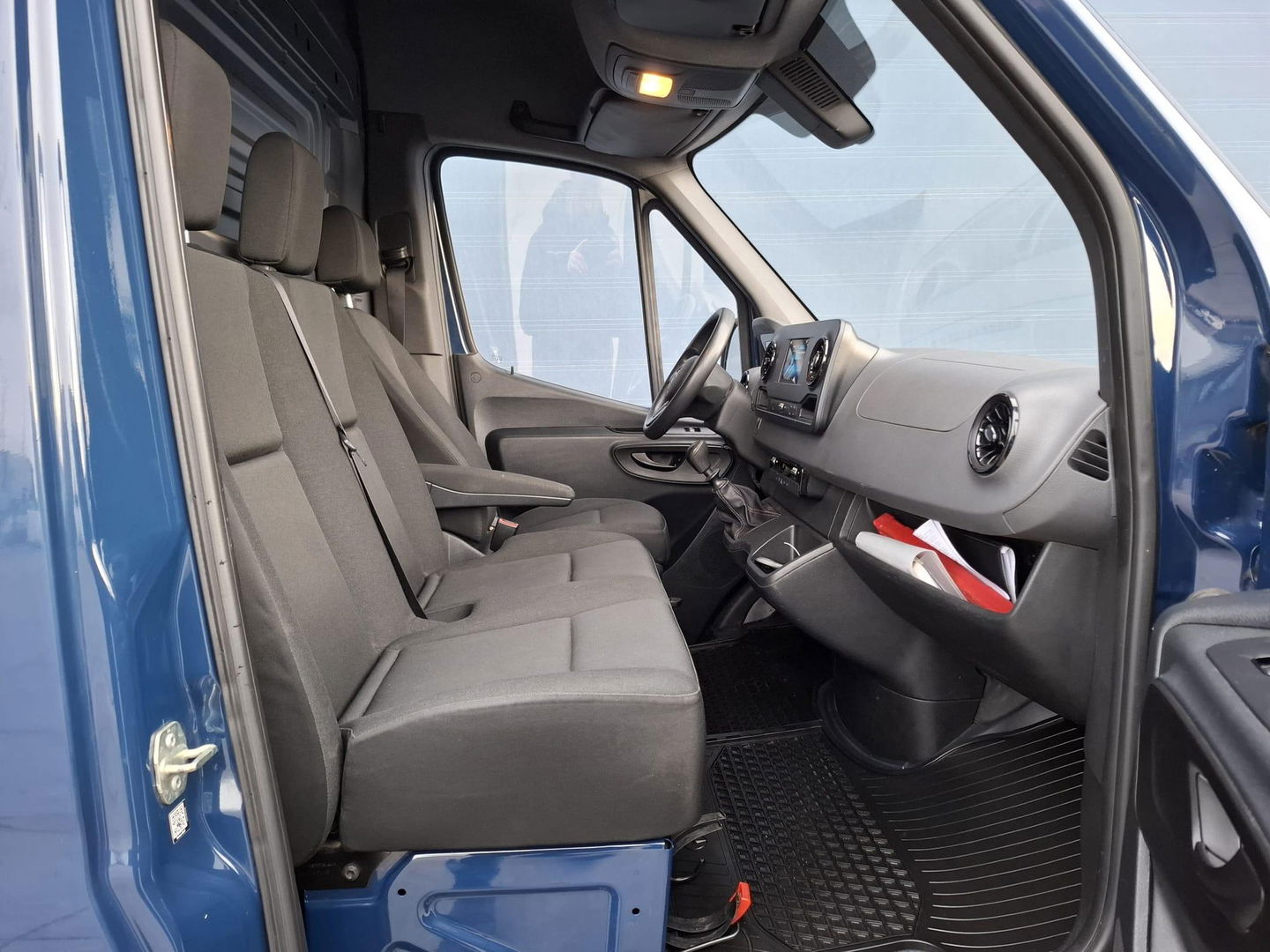 Mercedes-Benz Sprinter 311 CDI GB L2 FWD Functional 3.5T / AIRCO / CAMERA / 3 ZITS / DEALER ONDERHOUDEN / NAVI