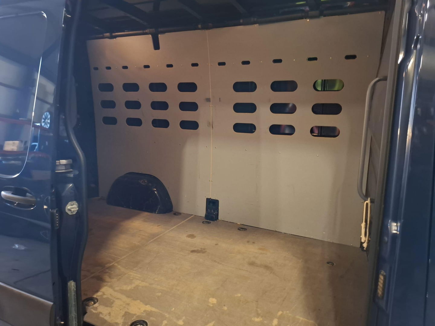 Mercedes-Benz Sprinter 311 CDI GB L2 FWD Functional 3.5T / AIRCO / CAMERA / 3 ZITS / DEALER ONDERHOUDEN / NAVI